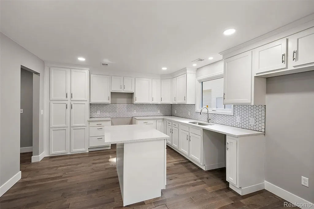 5771 Gratiot Avenue St. Clair Township MI 48079