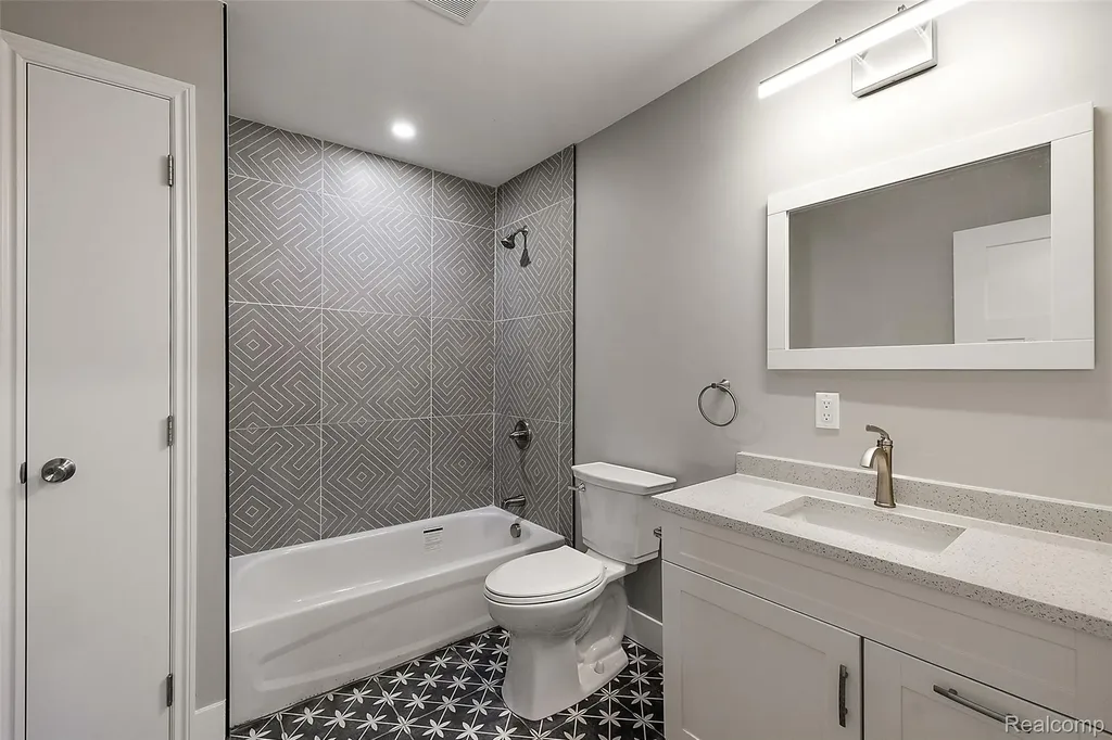 5771 Gratiot Avenue St. Clair Township MI 48079