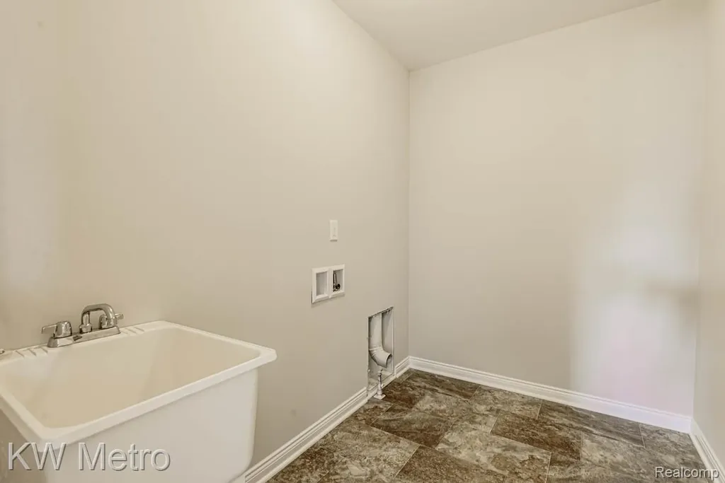 2728 John Bartley Circle Sterling Heights City MI 48310