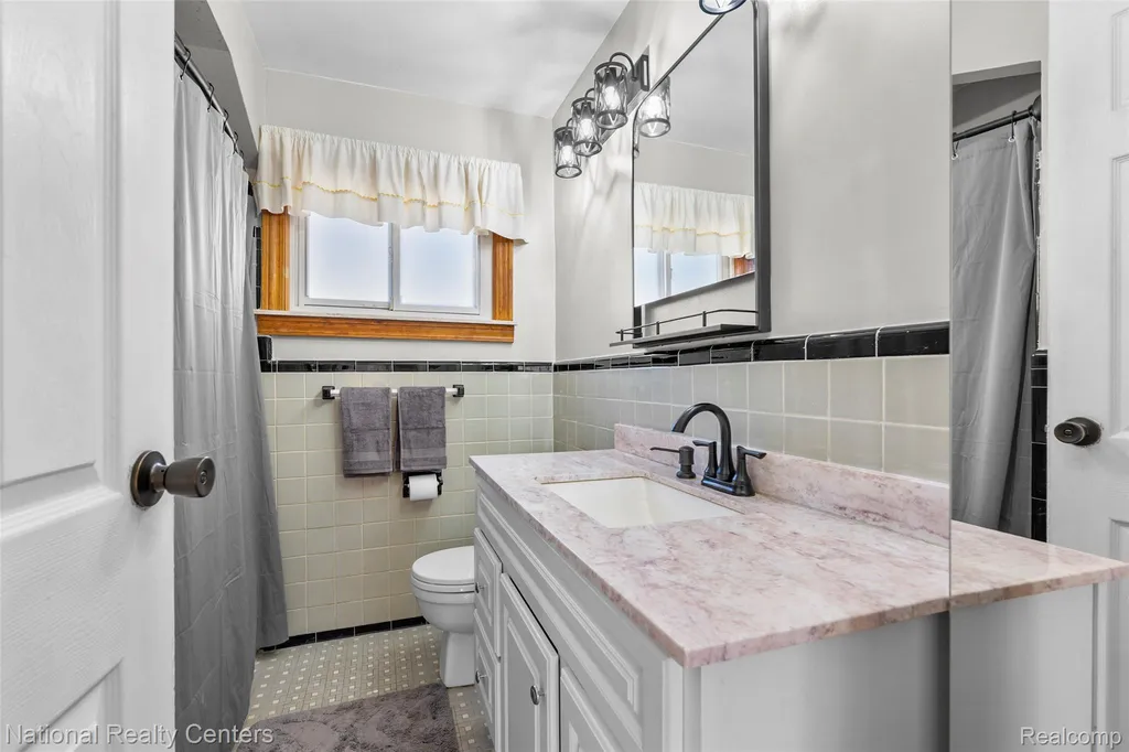 28923 Westfield Street Livonia City MI 48150