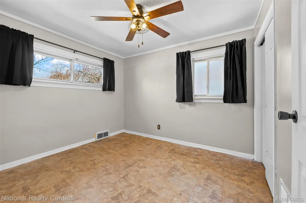 28923 Westfield Street Livonia City MI 48150