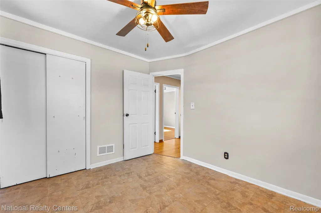 28923 Westfield Street Livonia City MI 48150