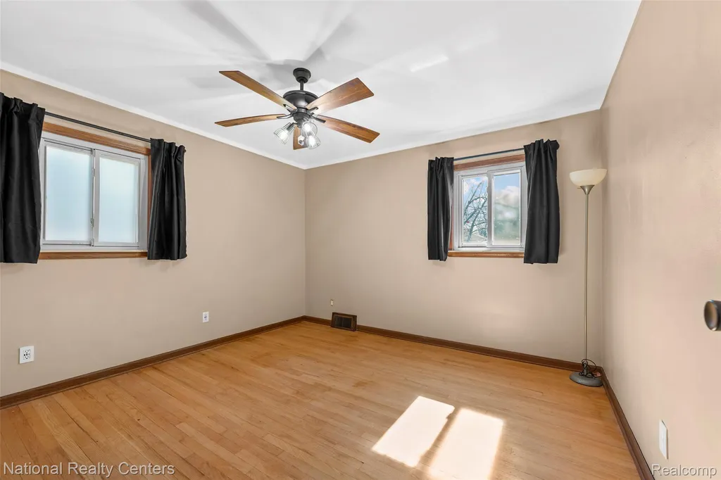 28923 Westfield Street Livonia City MI 48150