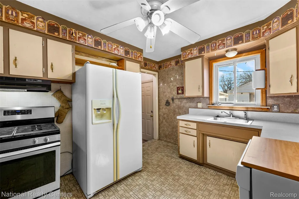 28923 Westfield Street Livonia City MI 48150