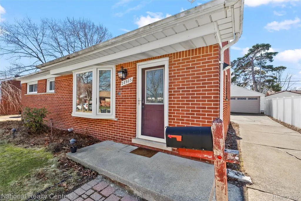 28923 Westfield Street Livonia City MI 48150
