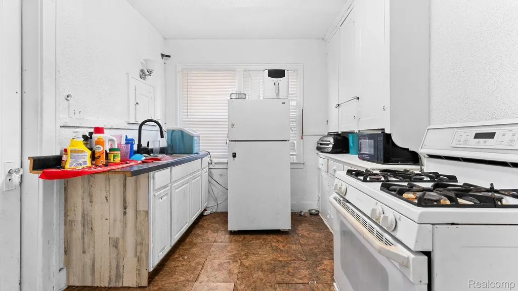 2984 Leslie Street Detroit City MI 48238