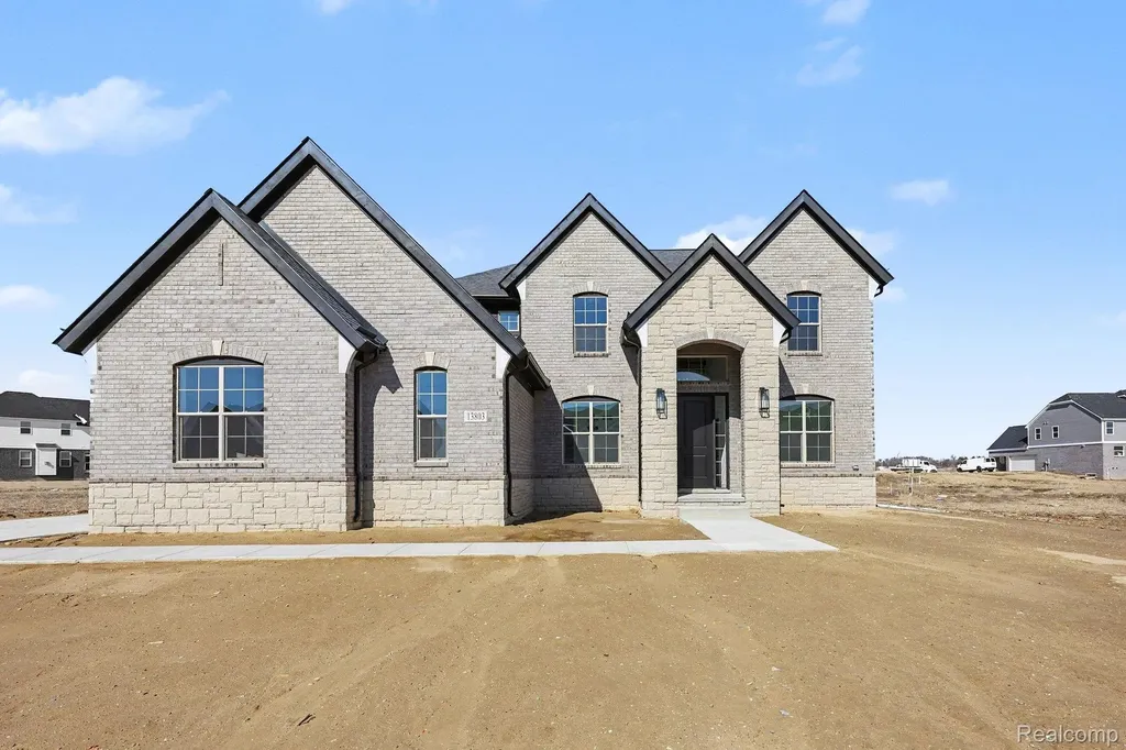56270 Stone Falcon E Shelby Charter Township MI 48316