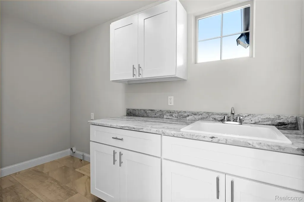 56270 Stone Falcon E Shelby Charter Township MI 48316