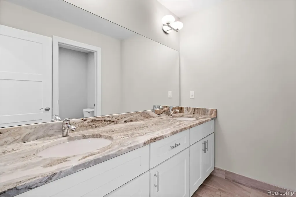56270 Stone Falcon E Shelby Charter Township MI 48316