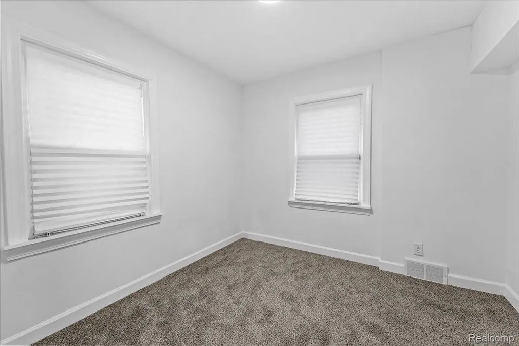 11943 E Outer Drive Detroit City MI 48224
