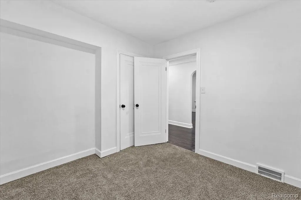 11943 E Outer Drive Detroit City MI 48224