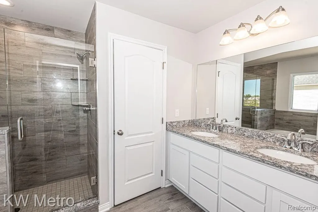 2760 John Bartley Circle Sterling Heights City MI 48310