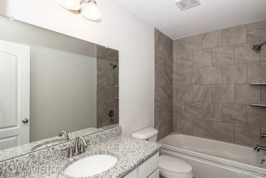 2760 John Bartley Circle Sterling Heights City MI 48310