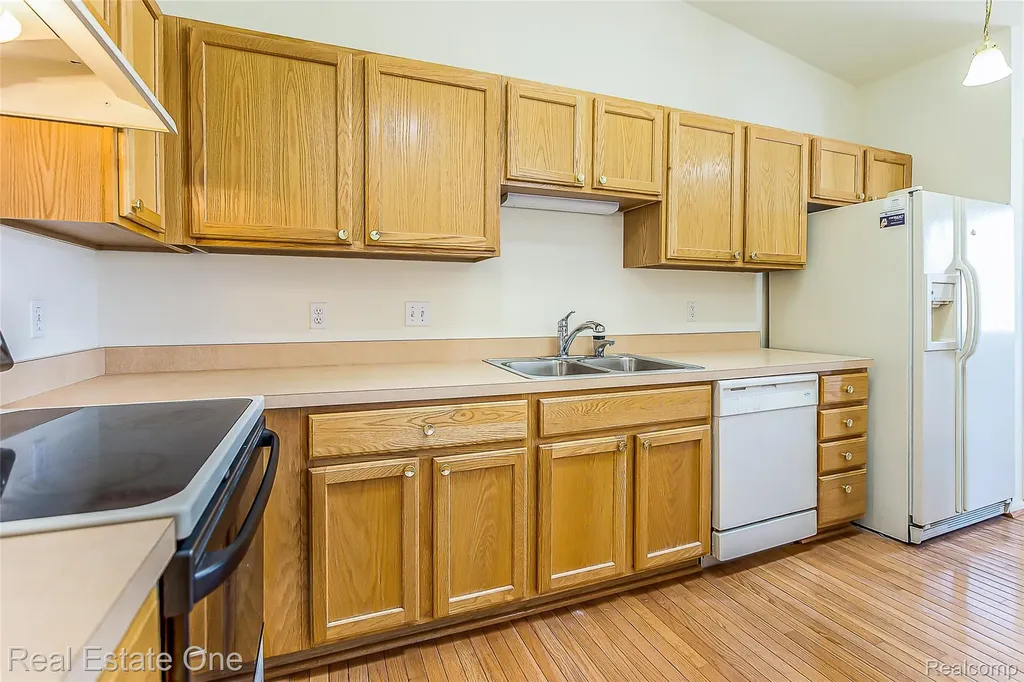 62181 Arlington Circle South Lyon City MI 48178