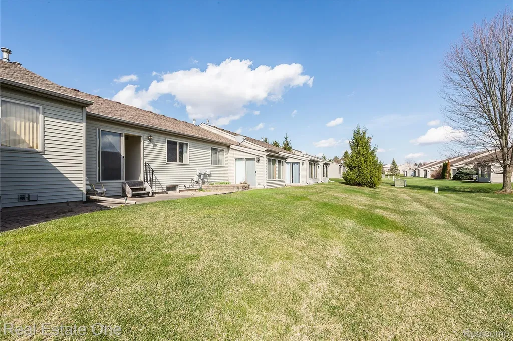 62181 Arlington Circle South Lyon City MI 48178