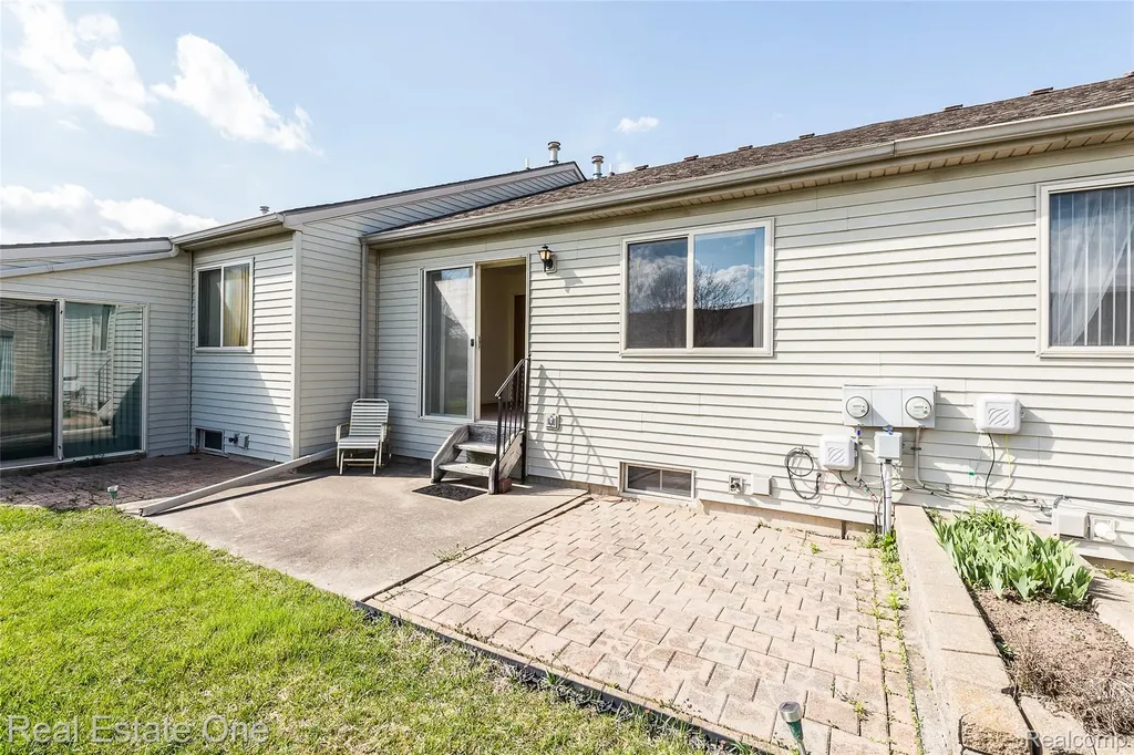 62181 Arlington Circle South Lyon City MI 48178