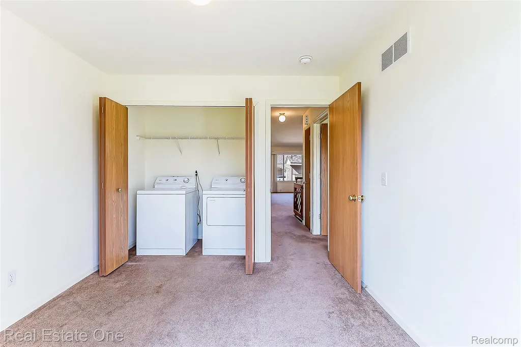 62181 Arlington Circle South Lyon City MI 48178