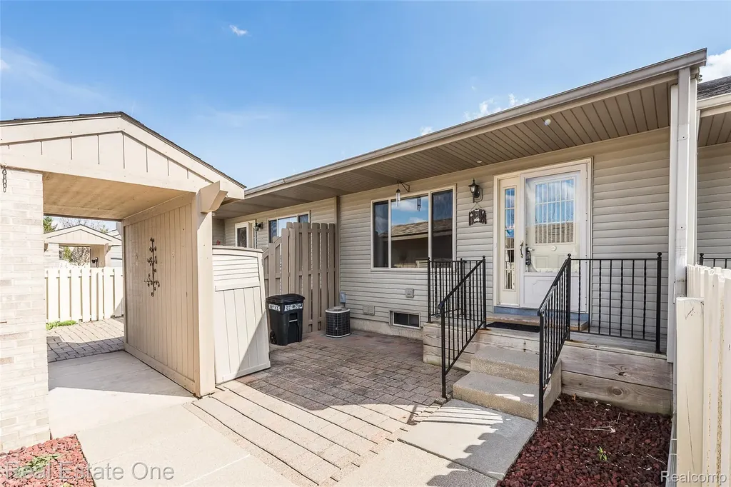 62181 Arlington Circle South Lyon City MI 48178