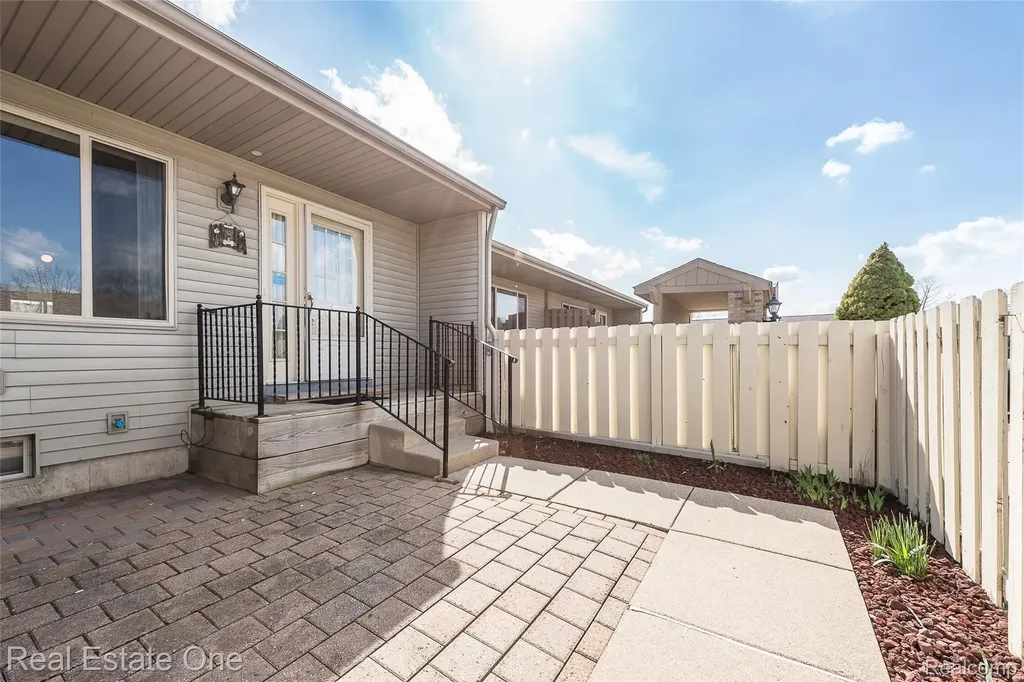 62181 Arlington Circle South Lyon City MI 48178