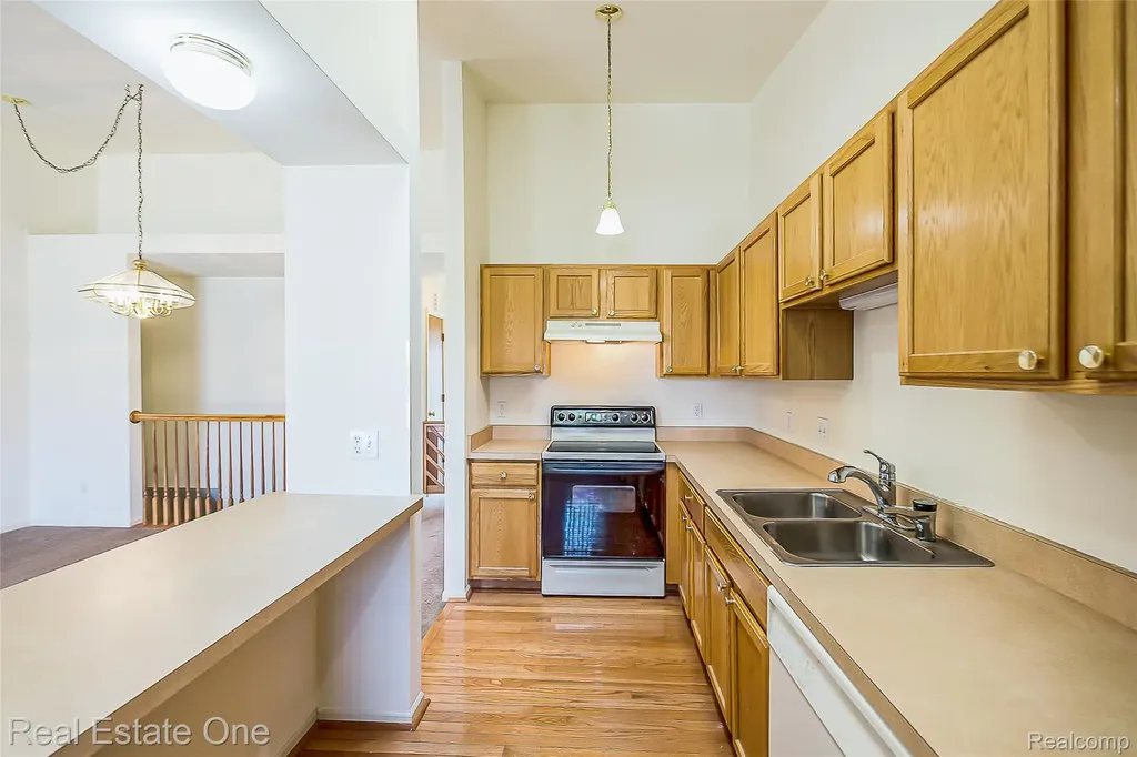 62181 Arlington Circle South Lyon City MI 48178