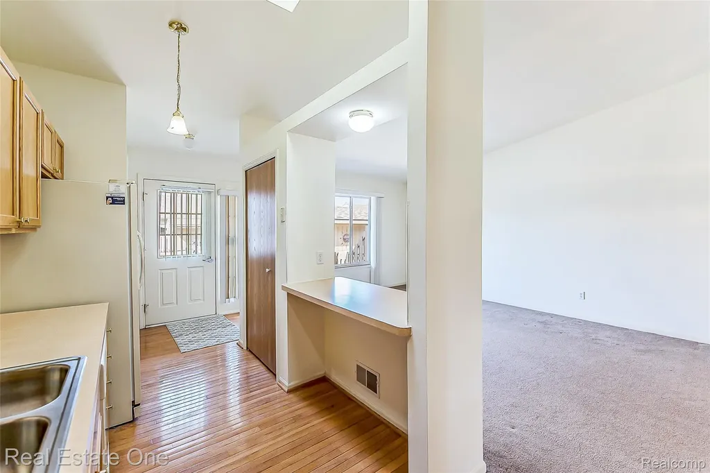 62181 Arlington Circle South Lyon City MI 48178