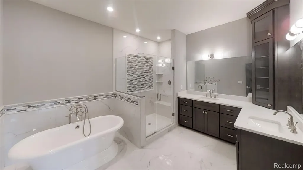 2515 Barberry Drive Shelby Charter Township MI 48316