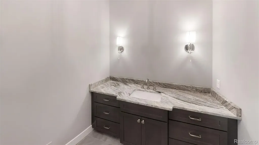 2515 Barberry Drive Shelby Charter Township MI 48316