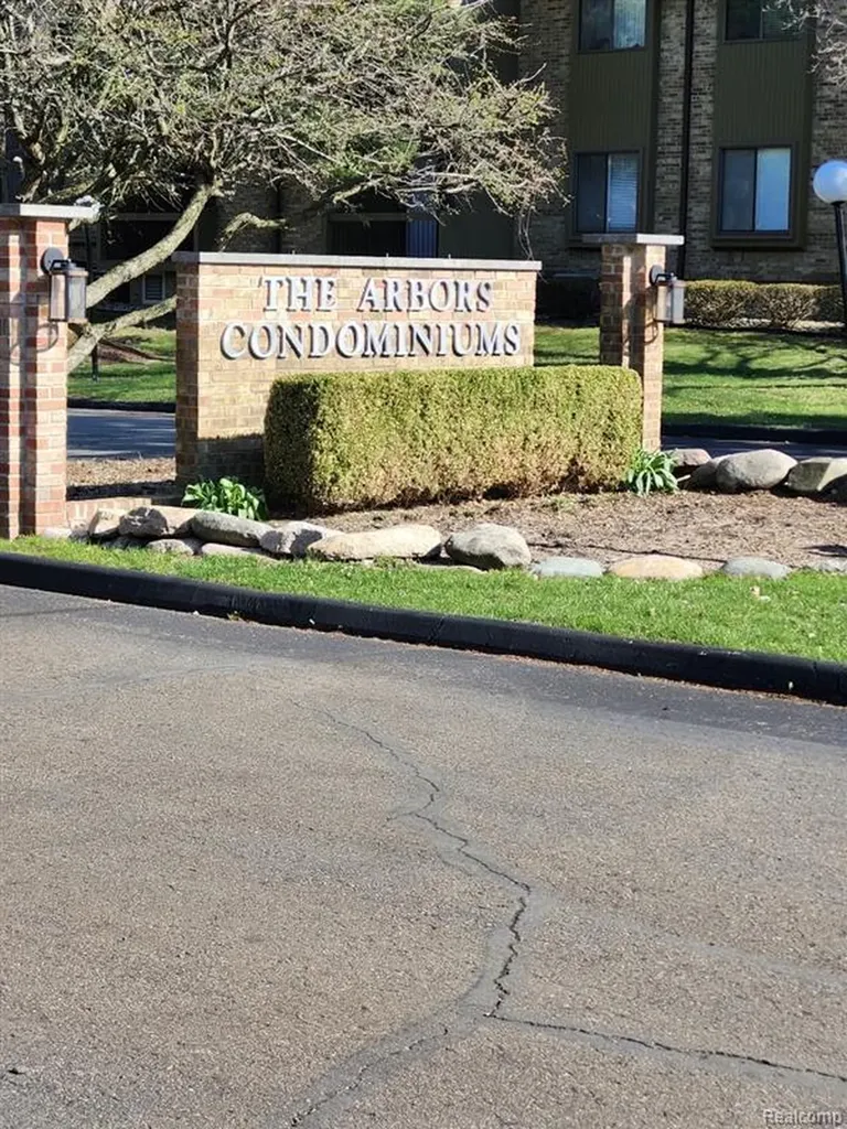 27333 Arborway Road Southfield City MI 48033