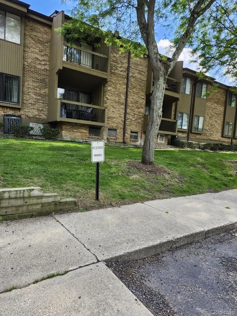 27333 Arborway Road Southfield City MI 48033
