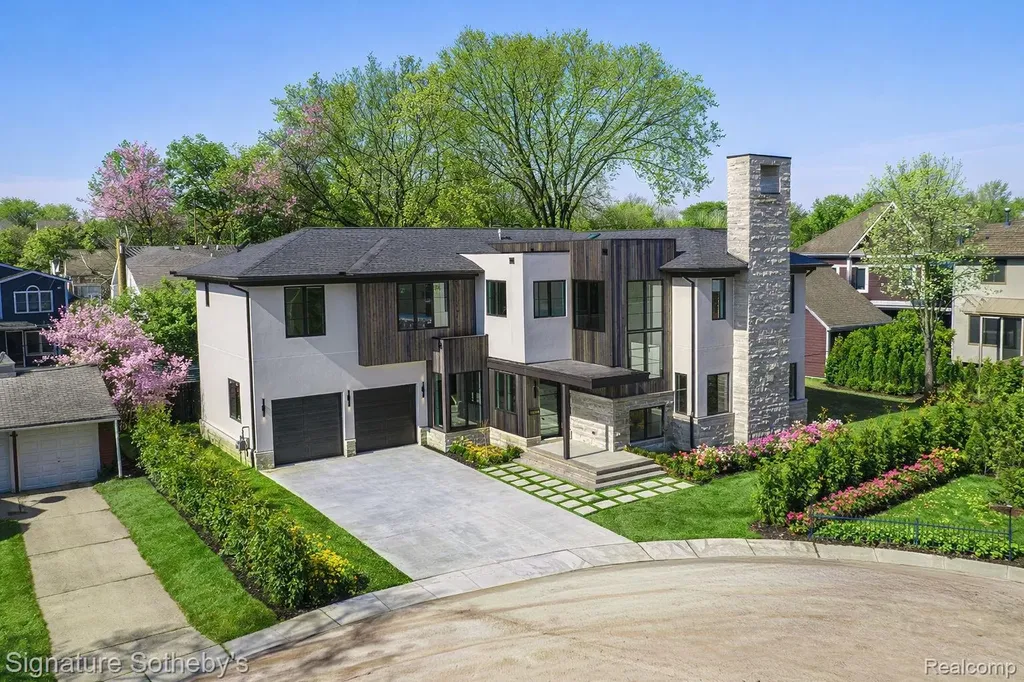 1094 Lincoln Court Birmingham City MI 48009