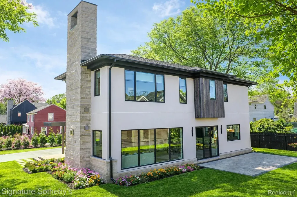 1094 Lincoln Court Birmingham City MI 48009