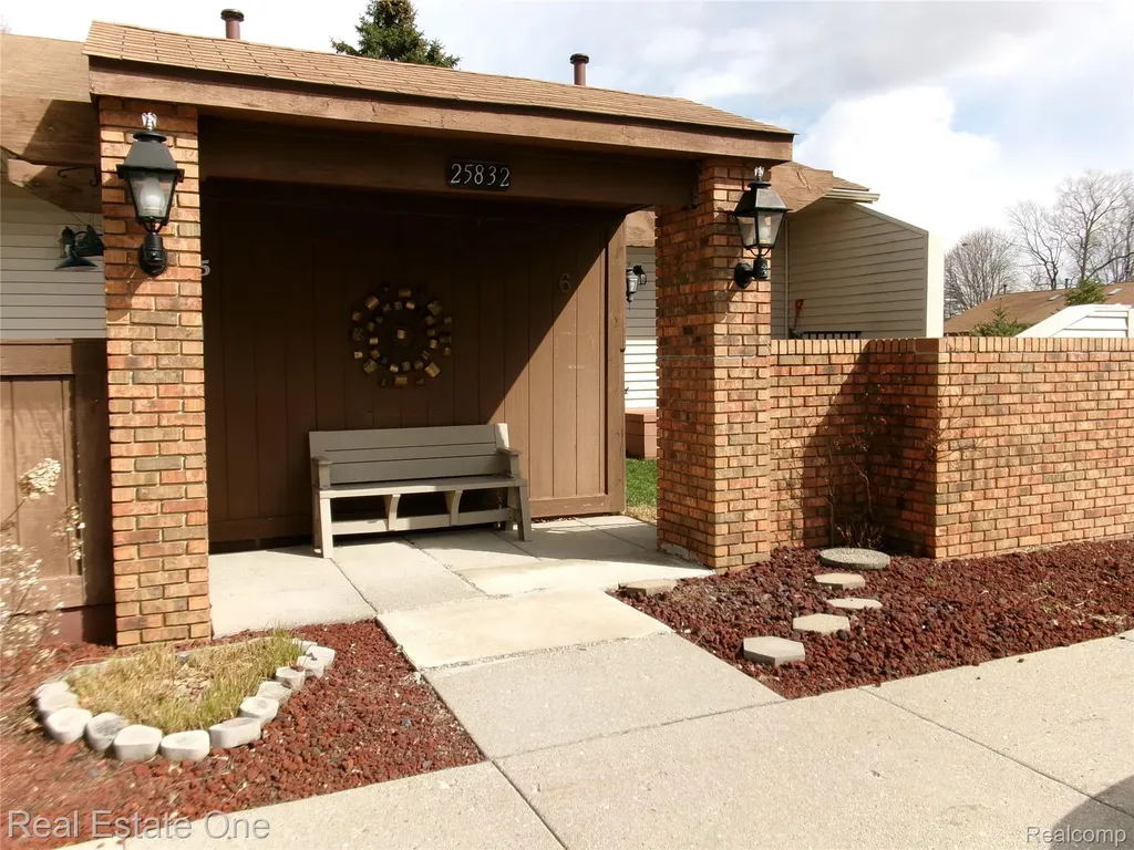 25832 Lexington South Lyon City MI 48178