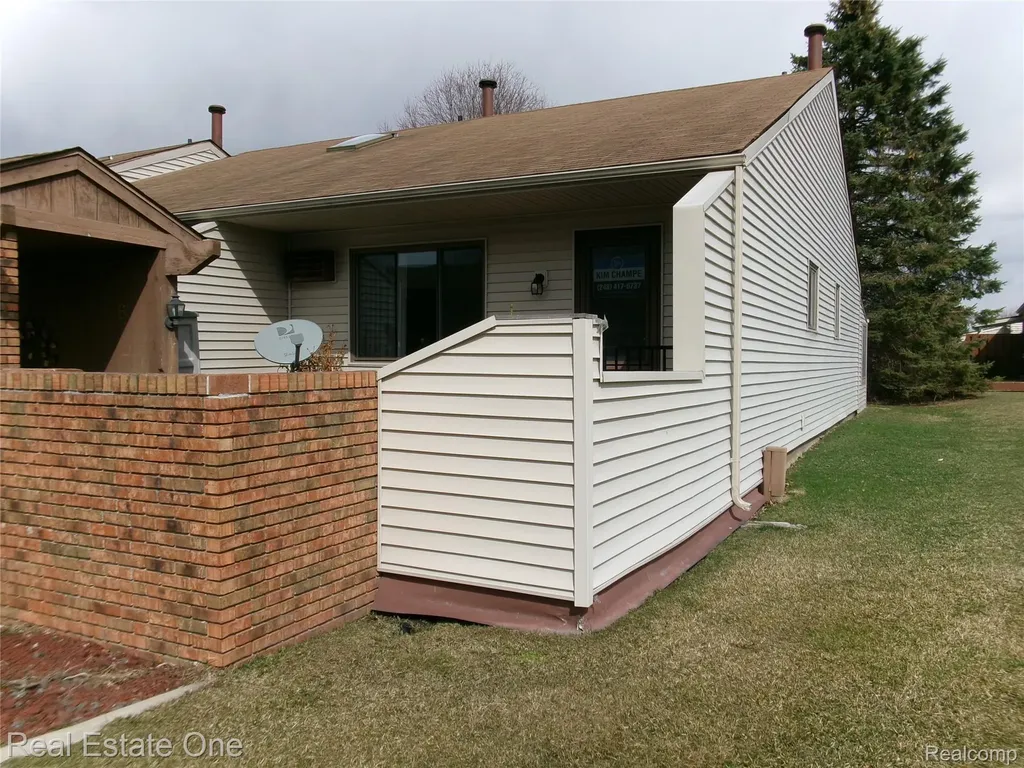 25832 Lexington South Lyon City MI 48178