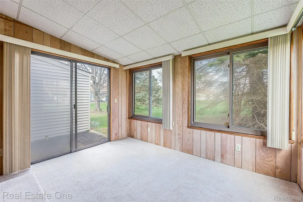 25832 Lexington South Lyon City MI 48178