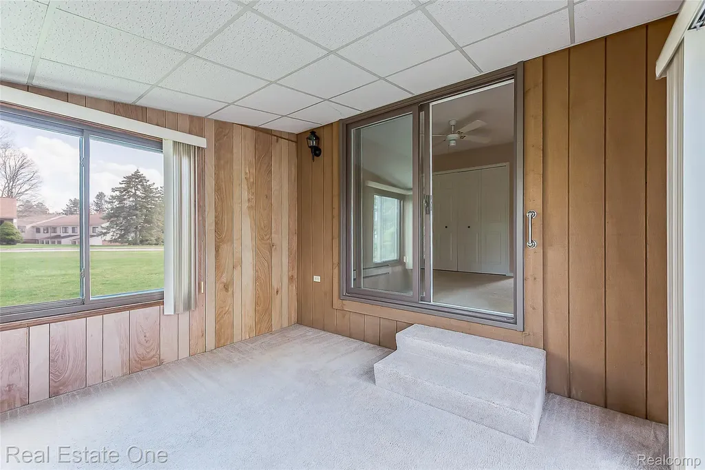 25832 Lexington South Lyon City MI 48178