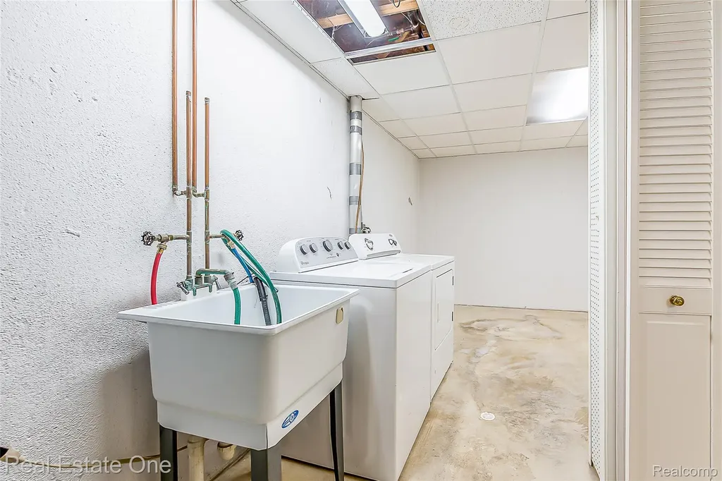 25832 Lexington South Lyon City MI 48178