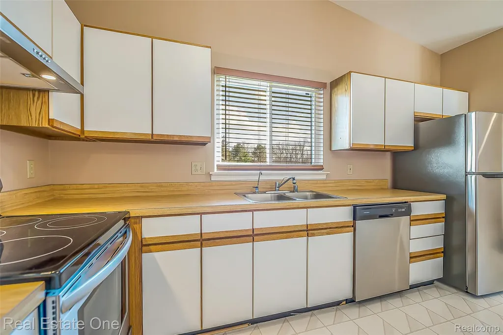 25832 Lexington South Lyon City MI 48178