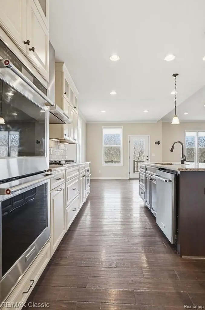 22822 Shepherds Hollow Drive Lyon Charter Township MI 48178