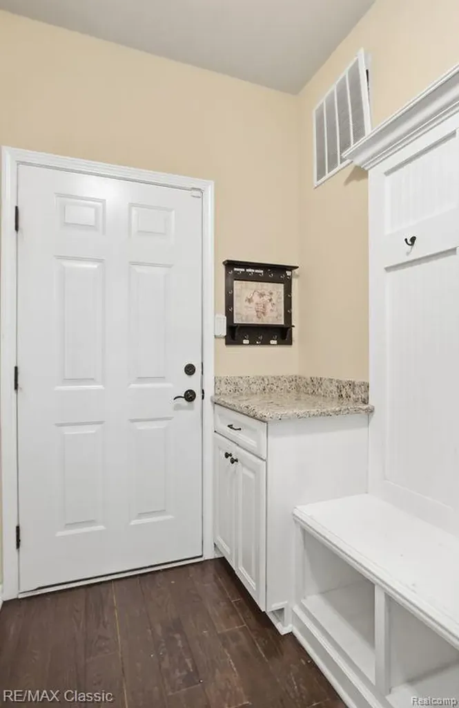 22822 Shepherds Hollow Drive Lyon Charter Township MI 48178