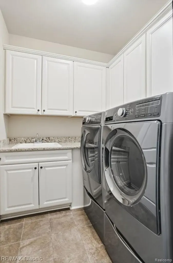 22822 Shepherds Hollow Drive Lyon Charter Township MI 48178