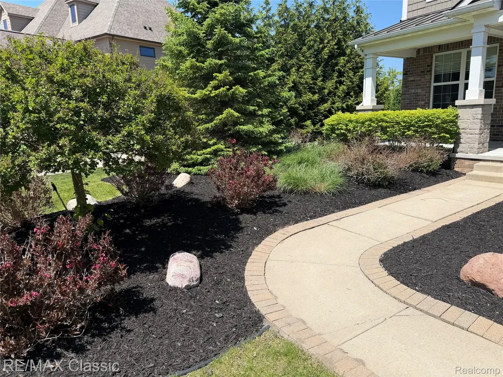 22822 Shepherds Hollow Drive Lyon Charter Township MI 48178