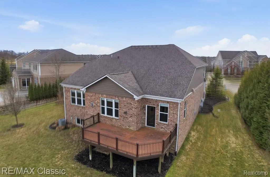 22822 Shepherds Hollow Drive Lyon Charter Township MI 48178