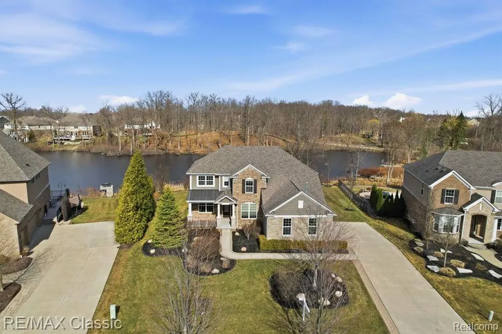 22822 Shepherds Hollow Drive Lyon Charter Township MI 48178