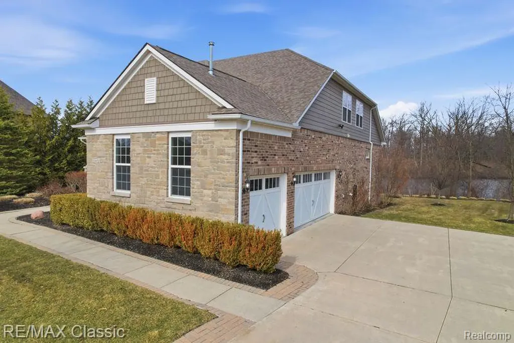 22822 Shepherds Hollow Drive Lyon Charter Township MI 48178