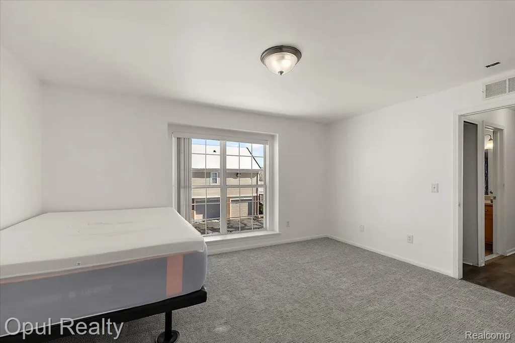 28263 Oakmonte Circle Lyon Charter Township MI 48165