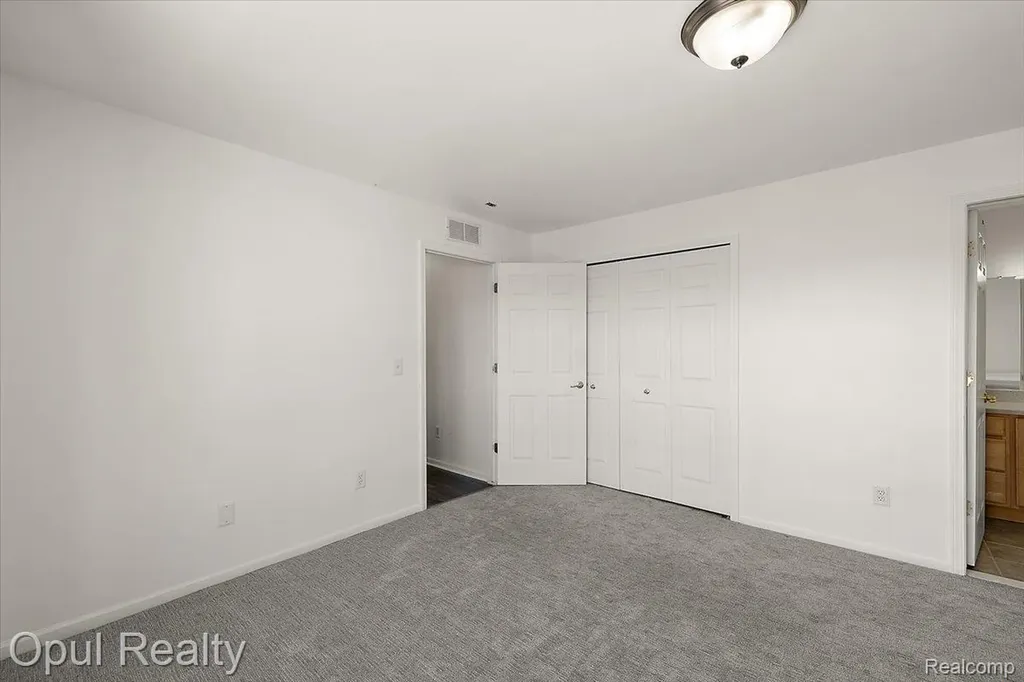 28263 Oakmonte Circle Lyon Charter Township MI 48165
