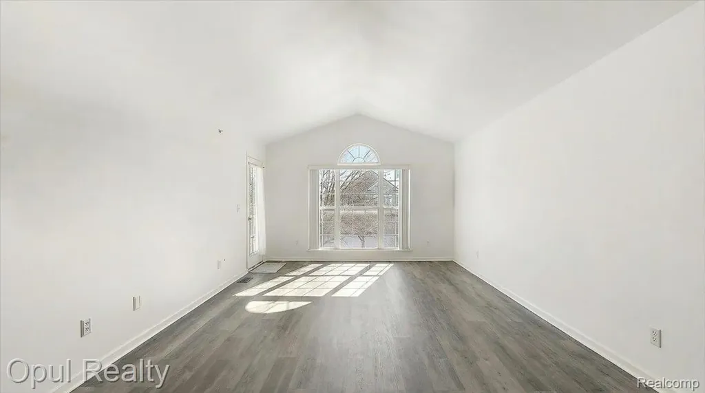 28263 Oakmonte Circle Lyon Charter Township MI 48165
