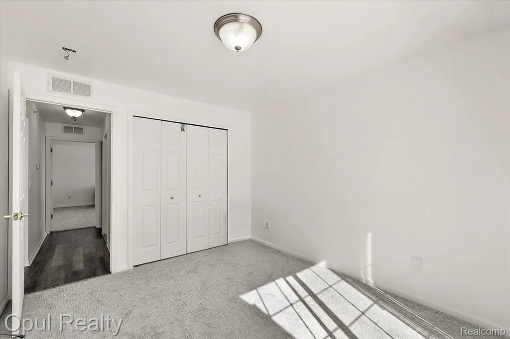 28263 Oakmonte Circle Lyon Charter Township MI 48165