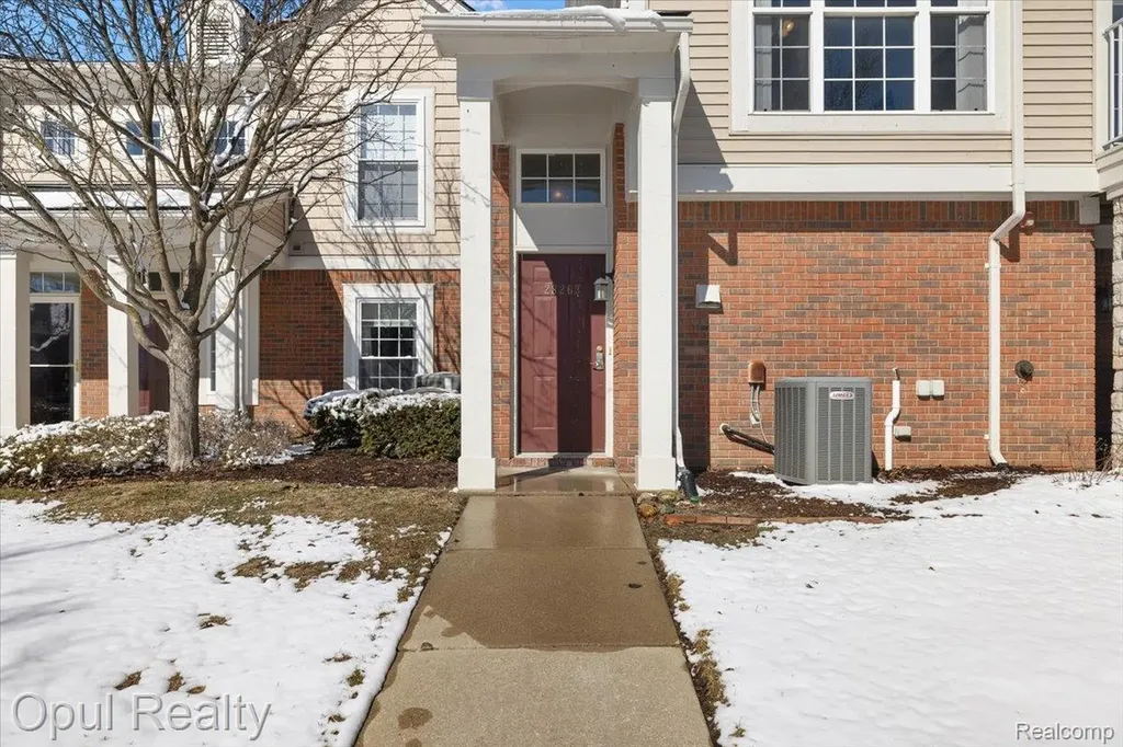 28263 Oakmonte Circle Lyon Charter Township MI 48165