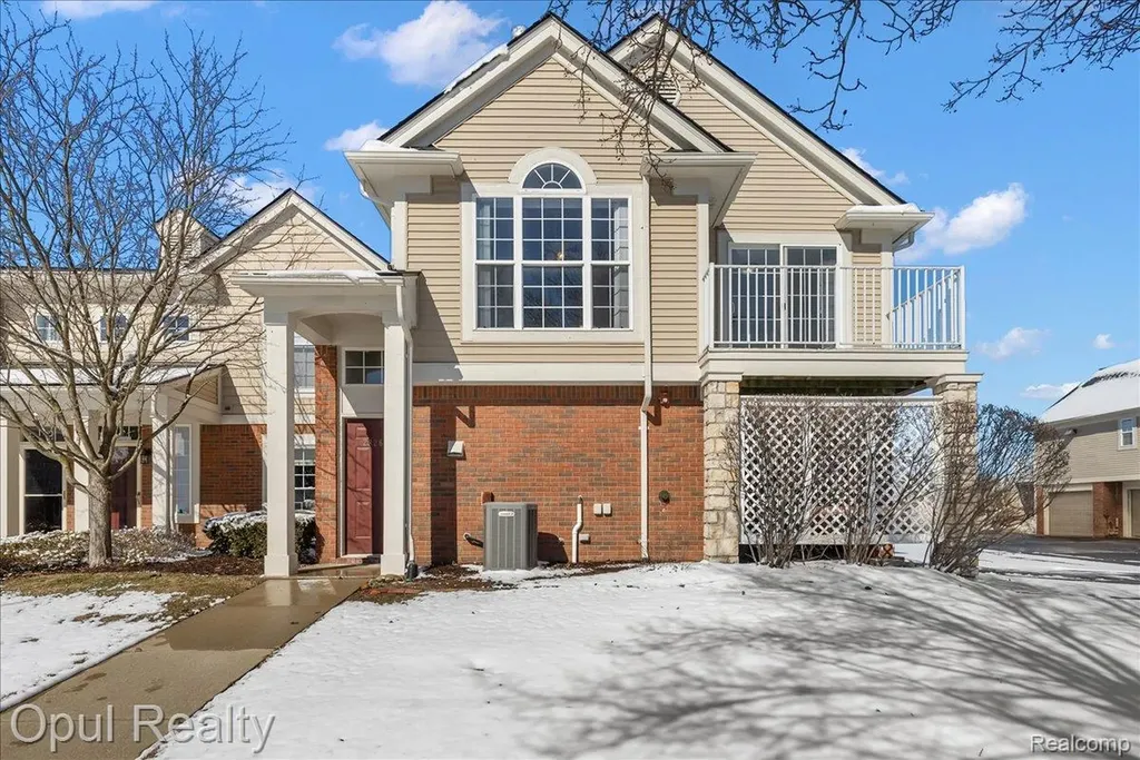 28263 Oakmonte Circle Lyon Charter Township MI 48165